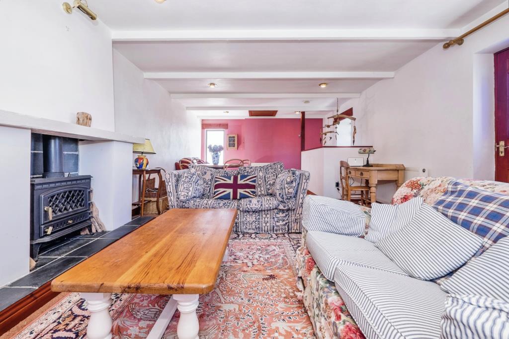 Lot: 72 - DETACHED BARN CONVERSION IN A LOVELY COUNTRYSIDE SETTING - Living room - photograph provided by seller